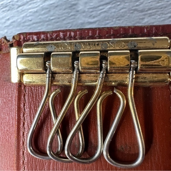Louis Vuitton Epi leather 4 Ring Key Case. Brown. - Picture 6 of 15
